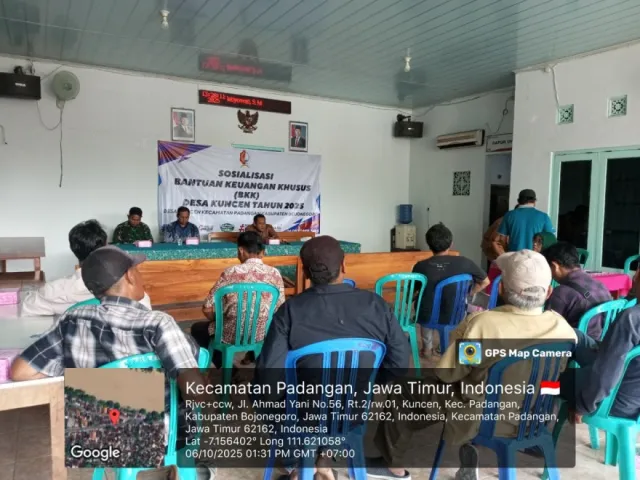 Sosialisasi Bantuan Keuangan Khusus Kepada Desa (BKKD) Untuk Pembangunan Jalan Rigid Beton dan Musyawarah Desa Pengalihan Aset Jalan Paving Di Desa Kuncen